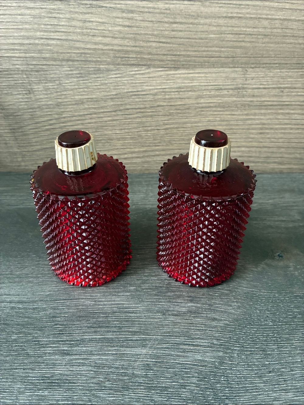 VINTAGE FAROY STYLE DIAMOND POINT RED
GLASS VOTIVE PEG CANDLE HOLDERS SET OF TWO
